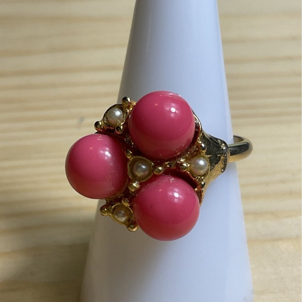 Vintage Gold Tone Round Pink Coral Center Pearls Adjustable Ring